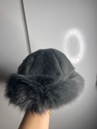 Gorro mongol de pelo gris