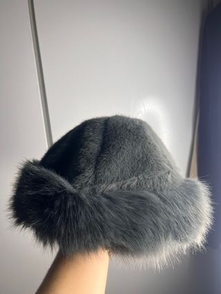 Gorro mongol de pelo gris