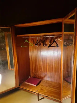 Armario ropero de madera