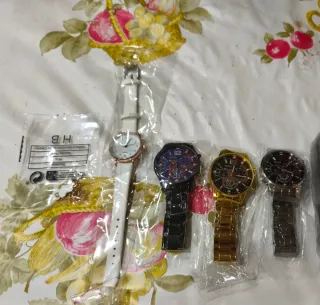 Lote 4 Relojes HB Negro, Dorado, Plateado, Blanco