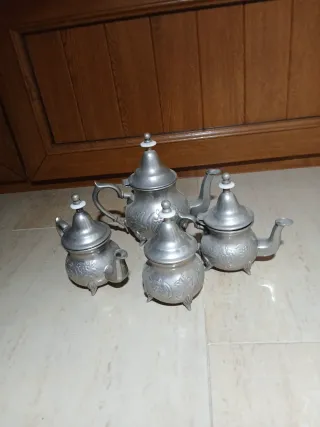 Juego de té árabe, cafeteras decoradas