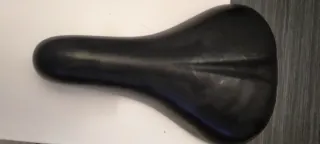 Sillín de bicicleta negro