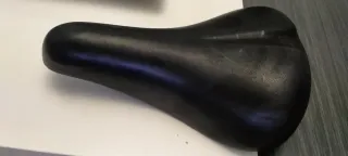 Sillín de bicicleta negro