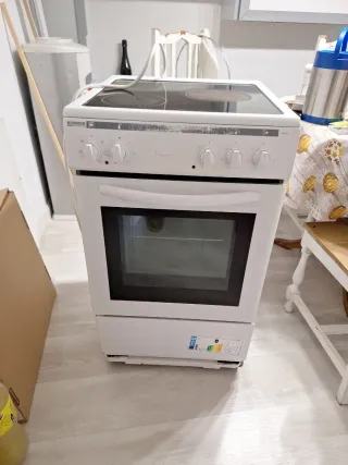 Cocina con horno  Marca:ROMMER