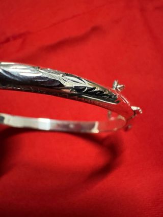 Pulsera plata media caña con charm de 6ctmsx5mm