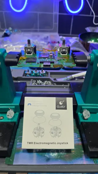 Isnstalamos Gulikit TMR Joysticks para PS5/Edge