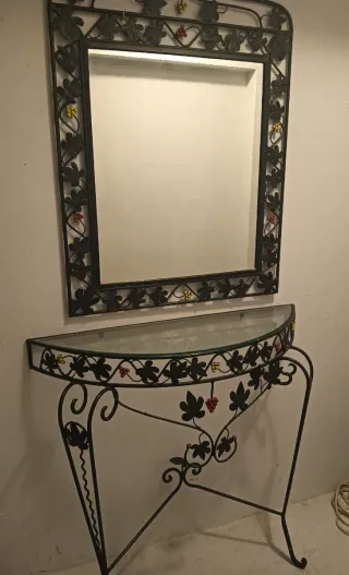 Ingresso in Ferro Battuto con Specchio e Consolle in Cristallo