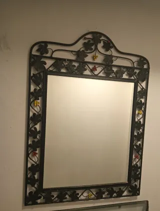 Ingresso in Ferro Battuto con Specchio e Consolle in Cristallo