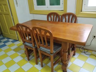 Mesa de pino macizo y 4 sillas