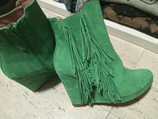 Botines ante verde cuña talla 38