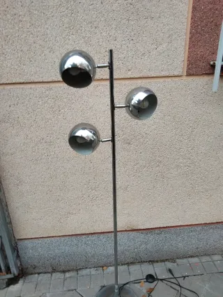 Lámpara pie Sonneman cromada globo ocular vintage