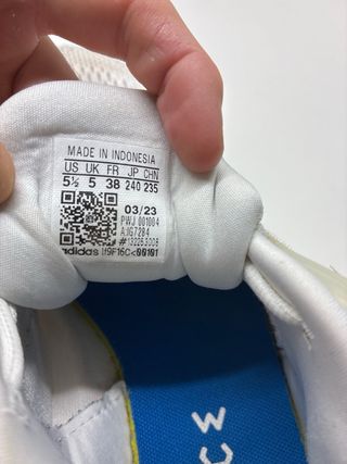 Zapatillas deportivas Adidas blancas y amarillas