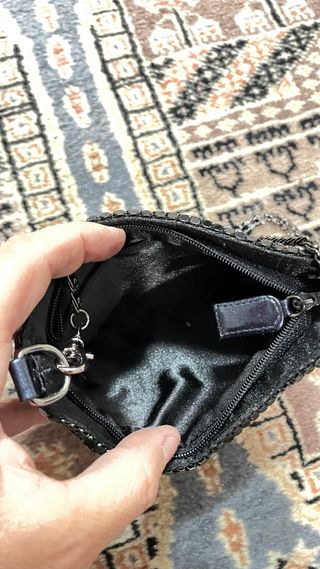 Bolso de malla negro con cadena