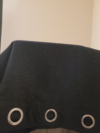 Due tende nere opache