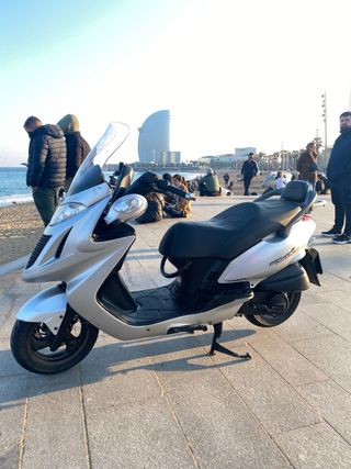 Scooter Kymco Grande Dink 125cc Plata