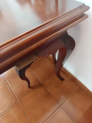 Tavolo da pranzo e sedie in legno massello