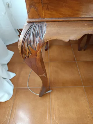 Tavolo da pranzo e sedie in legno massello