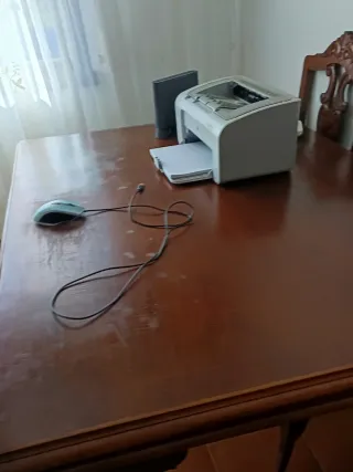 Tavolo da pranzo e sedie in legno massello