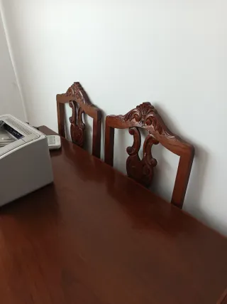 Tavolo da pranzo e sedie in legno massello