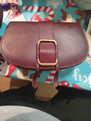 Bolso ba&sh piel efecto lagarto dorado y rojo