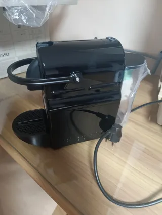 Cafetera Nespresso Inissia Negra