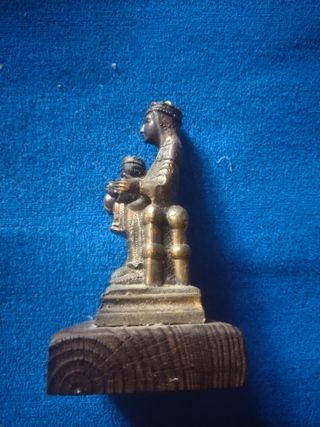 Estatuilla Virgen de Montserrat