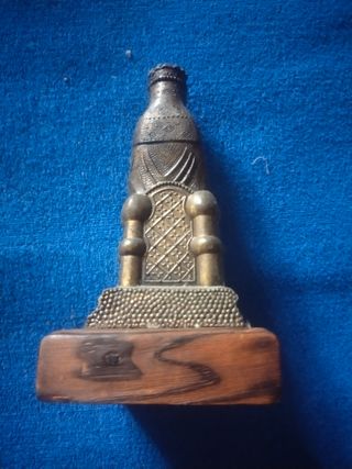 Estatuilla Virgen de Montserrat