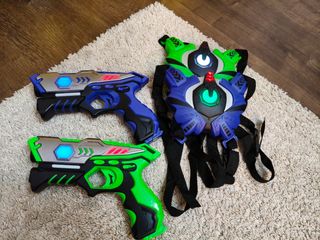 Pistolas Juguete y Chalecos