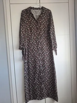 Vestido largo floral abotonado