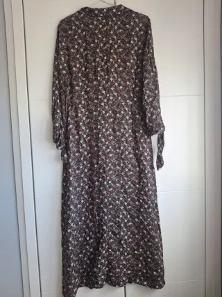 Vestido largo floral abotonado