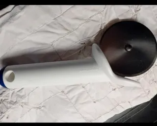 Taglia pizza Tupperware bianco e blu