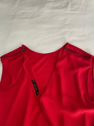 Mono Zara rojo sin mangas
