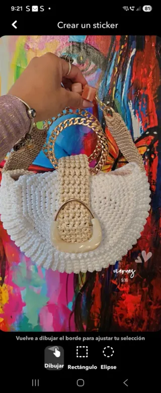 Bolso tejido a mano con detalles en rosa