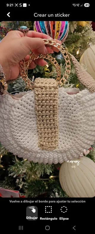 Bolso tejido a mano con detalles en rosa