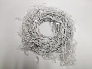 Corona Navideña Blanca con Hojas Transparentes