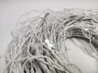 Corona Navideña Blanca con Hojas Transparentes