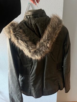 Chaqueta verde militar con pelo