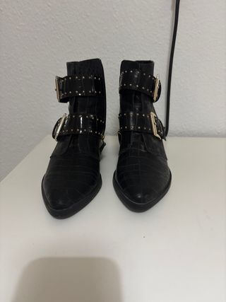 Stivali neri da donna con fibbie