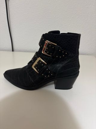 Stivali neri da donna con fibbie