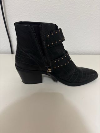 Stivali neri da donna con fibbie