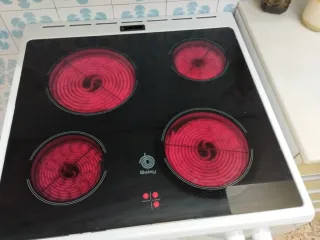 Muebles de cocina y vitrocerámica. En Jaca.