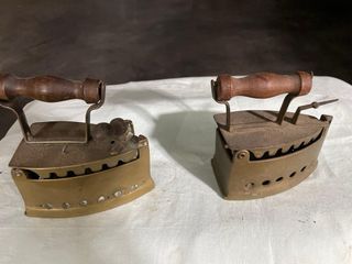 Ferro da stiro antichi in ottone