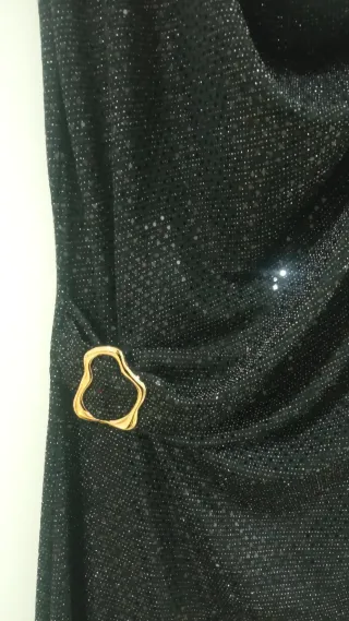 Vestido fiesta negro con detalles dorados