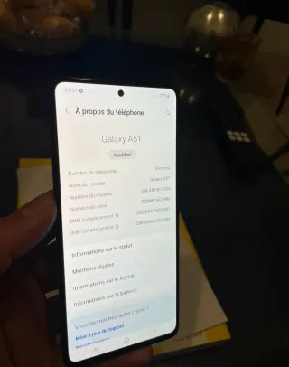 Samsung Galaxy A51 Nero Multicolore, design moderno e elegante, fotocamera posteriore multipla, 4 GB di RAM e 128 GB di memoria, senza caricatore