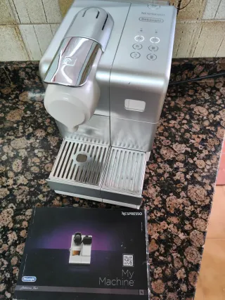 Cafetera Nespresso DeLonghi