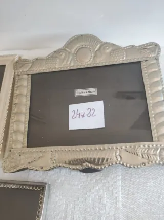 Cornice per foto con design in rilievo argentato