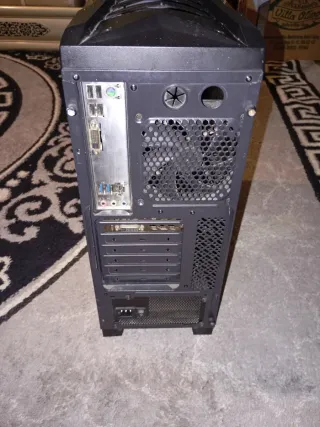 Torre Gaming ANTEC Negra