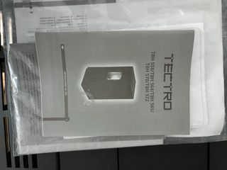 Estufa de pellet negra y roja