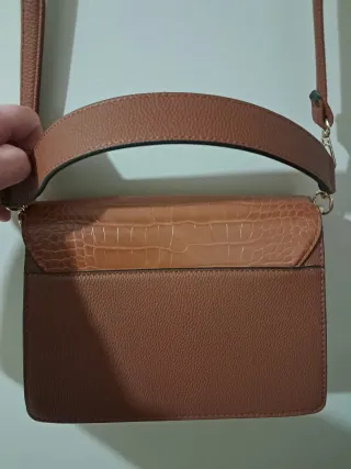 Bolso Marrón Stradivarius Cierre Dorado