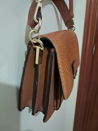 Bolso Marrón Stradivarius Cierre Dorado